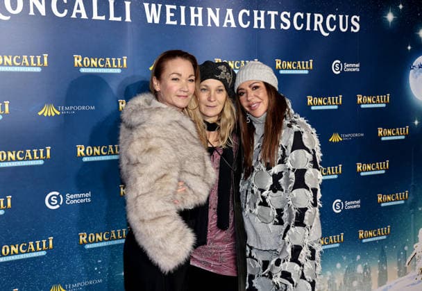 Lisa Maria Potthoff, Jeanette Hain und Simone Thomalla bei der Roncalli Weihnachtscircus Premiere im Tempodrom am 19.12.2025 in Berlin Roncalli Weihnachtscircus Premiere in Berlin
