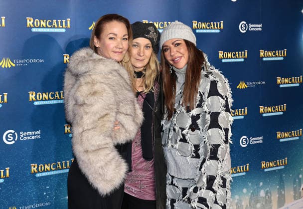 Lisa Maria Potthoff, Jeanette Hain und Simone Thomalla bei der Roncalli Weihnachtscircus Premiere im Tempodrom am 19.12.2025 in Berlin Roncalli Weihnachtscircus Premiere in Berlin
