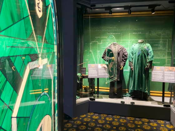Ausstellungseröffnung Harry Potter: Die Ausstellung im Erlwein Forum in Dresden. Es ist die bisher umfangreichste Zusammenstellung von Harry Potter -Filmrequisiten und Kostümen. Harry Potter - The Exhibition ist noch bis zum 3.Mai 2026 zu erleben.