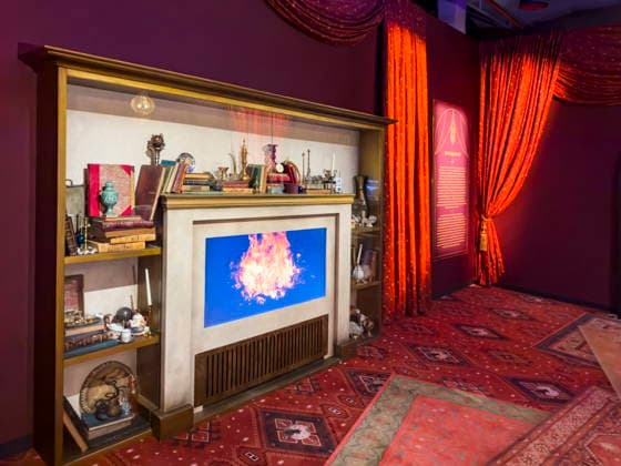Ausstellungseröffnung Harry Potter: Die Ausstellung im Erlwein Forum in Dresden. Es ist die bisher umfangreichste Zusammenstellung von Harry Potter -Filmrequisiten und Kostümen. Harry Potter - The Exhibition ist noch bis zum 3.Mai 2026 zu erleben.