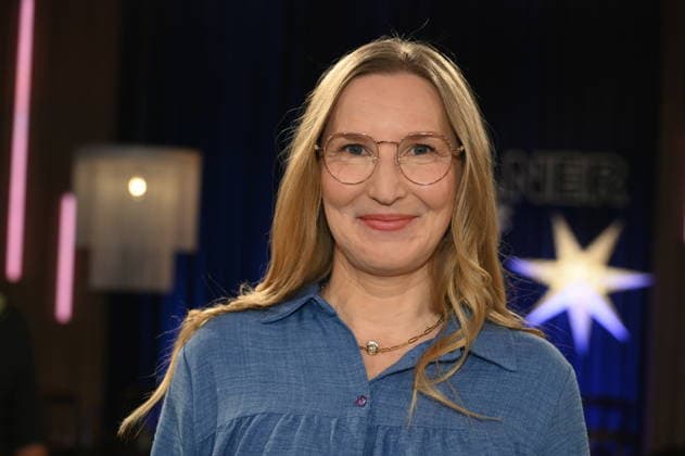 Psychotherapeutin Franca Cerutti, Podcast Psychologie to go! und ARD-Dokuserie Familientherapie lädt Psychotherapeutin und Podcasterin Franca Cerutti vier Familien aufs Land zu einem Familien-Intensiv- Coaching, zu Gast in der WDR Talkshow Kölner Treff