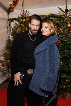 Premiere - 21. Roncalli Weihnachtscircus - Alec Voelkel (The BossHoss) und Johanna Voelkel bei der Premiere des 21. Roncalli Weihnachtscircus im Tempodrom am 19.12.2025 in Berlin. Copyright: xEventpressxKochanx
