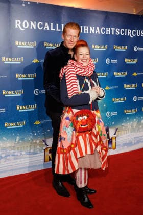 Premiere - 21. Roncalli Weihnachtscircus - Tobias Staerbo und Enie van de Meiklokjes bei der Premiere des 21. Roncalli Weihnachtscircus im Tempodrom am 19.12.2025 in Berlin. Copyright: xEventpressxKochanx