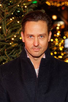 Premiere - 21. Roncalli Weihnachtscircus - Tom Schilling bei der Premiere des 21. Roncalli Weihnachtscircus im Tempodrom am 19.12.2025 in Berlin. Copyright: xEventpressxKochanx