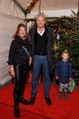 Premiere - 21. Roncalli Weihnachtscircus - Schwester Iris, Leander Hausmann und Enkel Fritz bei der Premiere des 21. Roncalli Weihnachtscircus im Tempodrom am 19.12.2025 in Berlin. Copyright: xEventpressxKochanx