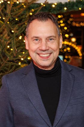 Premiere - 21. Roncalli Weihnachtscircus - Sebastian Fitzek bei der Premiere des 21. Roncalli Weihnachtscircus im Tempodrom am 19.12.2025 in Berlin. Copyright: xEventpressxKochanx