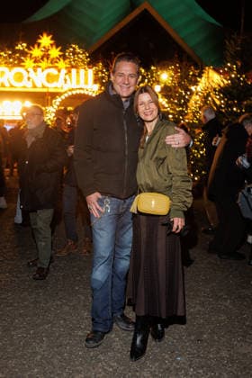 Premiere - 21. Roncalli Weihnachtscircus - Sascha Vollmer (The BossHoss) und Jenny Vollmer bei der Premiere des 21. Roncalli Weihnachtscircus im Tempodrom am 19.12.2025 in Berlin. Copyright: xEventpressxKochanx