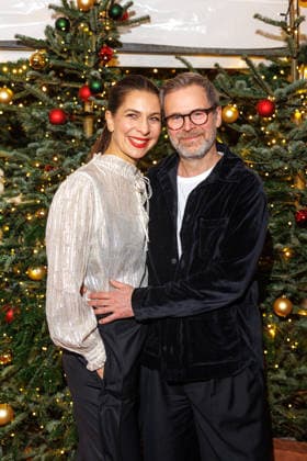 Premiere - 21. Roncalli Weihnachtscircus - Theresa Kronthaler und Matthias Matschke bei der Premiere des 21. Roncalli Weihnachtscircus im Tempodrom am 19.12.2025 in Berlin. Copyright: xEventpressxKochanx