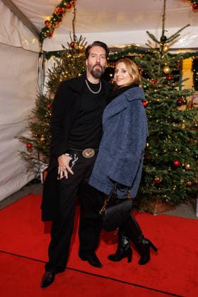 Premiere - 21. Roncalli Weihnachtscircus - Alec Voelkel (The BossHoss) und Johanna Voelkel bei der Premiere des 21. Roncalli Weihnachtscircus im Tempodrom am 19.12.2025 in Berlin. Copyright: xEventpressxKochanx