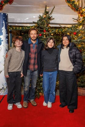 Premiere - 21. Roncalli Weihnachtscircus - Johan, Andreas Pietschmann, Helena und Jasmin Tabatabai bei der Premiere des 21. Roncalli Weihnachtscircus im Tempodrom am 19.12.2025 in Berlin. Copyright: xEventpressxKochanx
