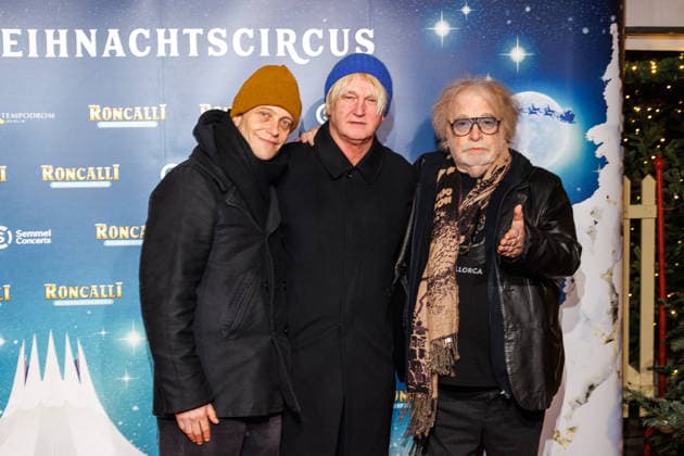 Premiere - 21. Roncalli Weihnachtscircus - August Diehl, Detlev Buck und Bernhard Paul bei der Premiere des 21. Roncalli Weihnachtscircus im Tempodrom am 19.12.2025 in Berlin. Copyright: xEventpressxKochanx