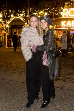 Roncalli Weihnachtscircus, Show und Promis im Tempodrom, Berlin, 19.12.2025 Lisa Maria Potthoff und Jeanette Hain bei der Premiere des 21. Original Roncalli Weihnachtscircus im Berliner Tempodrom am 19.12.2025. Berlin Tempodrom Copyright: xBenxKriemannx