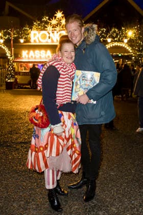 Roncalli Weihnachtscircus, Show und Promis im Tempodrom, Berlin, 19.12.2025 Enie van de Meiklokjes und Tobias Staerbo bei der Premiere des 21. Original Roncalli Weihnachtscircus im Berliner Tempodrom am 19.12.2025. Berlin Tempodrom Copyright: xBenxKriemannx