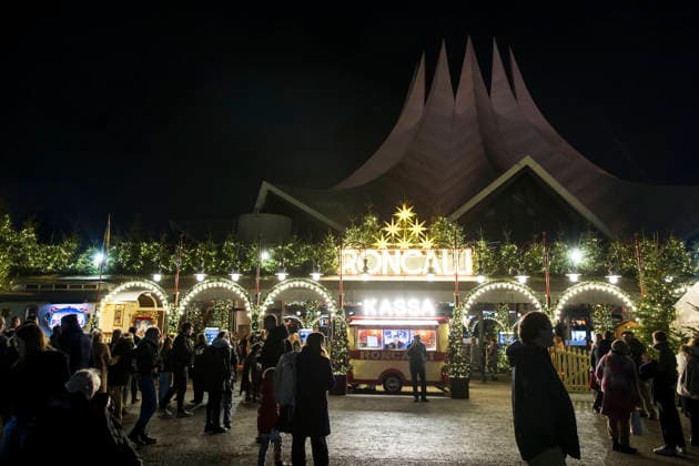 Roncalli Weihnachtscircus, Show und Promis im Tempodrom, Berlin, 19.12.2025 Überblick bei der Premiere des 21. Original Roncalli Weihnachtscircus im Berliner Tempodrom am 19.12.2025. Berlin Tempodrom *** Roncalli Weihnachtscircus, show and celebrities at the Tempodrom, Berlin, 19 12 2025 Overview at the premiere of the 21 Original Roncalli Weihnachtscircus at the Berlin Tempodrom on 19 12 2025 Berlin Tempodrom Copyright: xBenxKriemannx