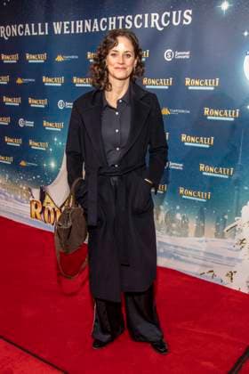 abb: Anja Knauer Schauspielerin zu gast bei der Premiere des 21. Roncalli Weihnachtscircus im Tempodrom Berlin, am 19.12.2025 in Berlin Berlin Deutschland