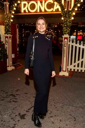 abb: Josephin Busch Schauspielerin zu gast bei der Premiere des 21. Roncalli Weihnachtscircus im Tempodrom Berlin, am 19.12.2025 in Berlin Berlin Deutschland