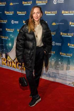 abb: Katharina Schüttler Schuettler Schauspielerin zu gast bei der Premiere des 21.Roncalli Weihnachtscircus im Tempodrom Berlin, am 19.12.2025 in Berlin Berlin Deutschland