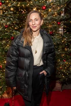 abb: Katharina Schüttler Schuettler Schauspielerin zu gast bei der Premiere des 21.Roncalli Weihnachtscircus im Tempodrom Berlin, am 19.12.2025 in Berlin Berlin Deutschland