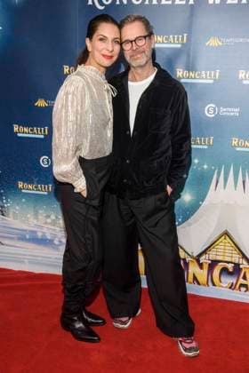 abb: Theresa Kronthaler und Matthias Maschke Schauspieler Paar zu gast bei der Premiere des 21.Roncalli Weihnachtscircus im Tempodrom Berlin, am 19.12.2025 in Berlin Berlin Deutschland