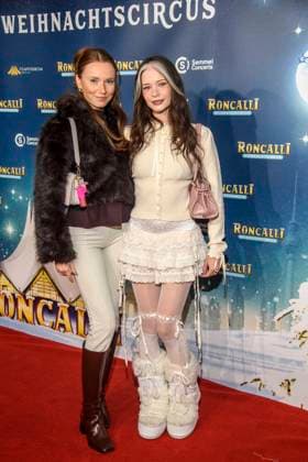 abb: Nadine Breaty rechts mir Begleitung zu gast bei der Premiere des 21. Roncalli Weihnachtscircus im Tempodrom Berlin, am 19.12.2025 in Berlin Berlin Deutschland