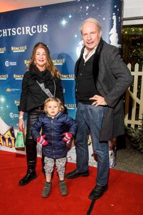 abb: Leander Haussmann Haußmann mit Schwester Iris und Enkel Fritz Schauspieler zu gast bei der Premiere des 21. Roncalli Weihnachtscircus im Tempodrom Berlin, am 19.12.2025 in Berlin Berlin Deutschland
