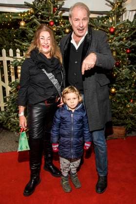 abb: Leander Haussmann Haußmann mit Schwester Iris und Enkel Fritz Schauspieler zu gast bei der Premiere des 21. Roncalli Weihnachtscircus im Tempodrom Berlin, am 19.12.2025 in Berlin Berlin Deutschland