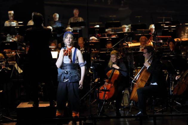 Alexander von Hugo (als Anatol Brown) während der Fotoprobe für In Frisco ist der Teufel los in der Komischen Oper im Schillertheater in Berlin, 19. Dezember 2025. Operette in vier Akten von Guido Masanetz. Musikalische Leitung Kai Tietje. Szenisches Arrangement Martin G. Berger. Kostüme Esther Bialas. Premiere ist am 21. Dezember 2025. Komische Oper Berlin In Frisco ist der Teufel los