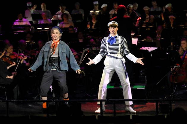 Alexander von Hugo (als Anatol Brown) und Tobias Joch (als Kay), v.l., während der Fotoprobe für In Frisco ist der Teufel los in der Komischen Oper im Schillertheater in Berlin, 19. Dezember 2025. Operette in vier Akten von Guido Masanetz. Musikalische Leitung Kai Tietje. Szenisches Arrangement Martin G. Berger. Kostüme Esther Bialas. Premiere ist am 21. Dezember 2025. Komische Oper Berlin In Frisco ist der Teufel los