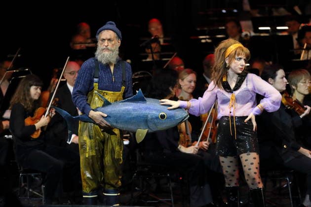 Hans Gröning (als Jonas) und Sophia Euskirchen (als Virginia West) während der Fotoprobe für In Frisco ist der Teufel los in der Komischen Oper im Schillertheater in Berlin, 19. Dezember 2025. Operette in vier Akten von Guido Masanetz. Musikalische Leitung Kai Tietje. Szenisches Arrangement Martin G. Berger. Kostüme Esther Bialas. Premiere ist am 21. Dezember 2025. Komische Oper Berlin In Frisco ist der Teufel los