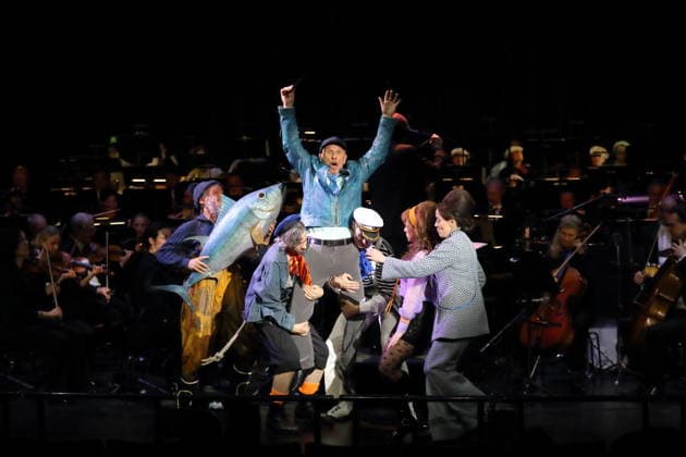 Hans Gröning (als Jonas), Alexander von Hugo (als Anatol Brown), Christoph Späth (als Ben Benson), Tobias Joch (als Kay), Sophia Euskirchen (als Virginia West) und Alma Sade (als Chica), v.l., während der Fotoprobe für In Frisco ist der Teufel los in der Komischen Oper im Schillertheater in Berlin, 19. Dezember 2025. Operette in vier Akten von Guido Masanetz. Musikalische Leitung Kai Tietje. Szenisches Arrangement Martin G. Berger. Kostüme Esther Bialas. Premiere ist am 21. Dezember 2025. Komische Oper Berlin In Frisco ist der Teufel los