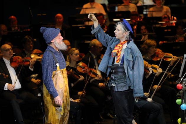 Hans Gröning (als Jonas) und Alexander von Hugo (als Anatol Brown), v.l., während der Fotoprobe für In Frisco ist der Teufel los in der Komischen Oper im Schillertheater in Berlin, 19. Dezember 2025. Operette in vier Akten von Guido Masanetz. Musikalische Leitung Kai Tietje. Szenisches Arrangement Martin G. Berger. Kostüme Esther Bialas. Premiere ist am 21. Dezember 2025. Komische Oper Berlin In Frisco ist der Teufel los