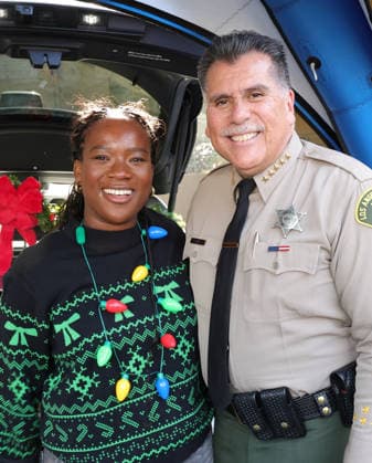 Celebrities take part in the Los Angeles Mission s Annual Thanksgiving Outreach on Skid Row, in Los Angeles, California Featuring: Nuna Atadja, Sheriff Robert G. Luna Where: Los Angeles, California, United States When: 19 Dec 2025 Credit: Faye s Vision Cover Images EDITORIAL USE ONLY. NOT FOR USE BY NEWSPAPERS BASED IN THE UK. Copyright: xx coverimg55349129