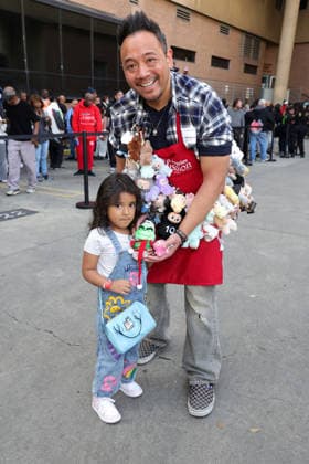 Celebrities take part in the Los Angeles Mission s Annual Thanksgiving Outreach on Skid Row, in Los Angeles, California Featuring: Nick Mendoza Where: Los Angeles, California, United States When: 19 Dec 2025 Credit: Faye s Vision Cover Images EDITORIAL USE ONLY. NOT FOR USE BY NEWSPAPERS BASED IN THE UK. Copyright: xx coverimg55349087
