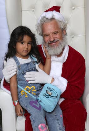 Celebrities take part in the Los Angeles Mission s Annual Thanksgiving Outreach on Skid Row, in Los Angeles, California Featuring: Marisol Argueta Where: Los Angeles, California, United States When: 19 Dec 2025 Credit: Faye s Vision Cover Images EDITORIAL USE ONLY. NOT FOR USE BY NEWSPAPERS BASED IN THE UK. Copyright: xx coverimg55349094