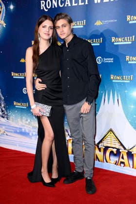 Leni Summer und Tyler von Jascheroff bei der Premiere des 21. Original Roncalli Weihnachtscircus 2025 im Tempodrom. Berlin, 19.12.2025