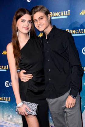 Leni Summer und Tyler von Jascheroff bei der Premiere des 21. Original Roncalli Weihnachtscircus 2025 im Tempodrom. Berlin, 19.12.2025