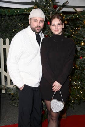 Felix von Jascheroff mit Partnerin Alexandra Sophie Winterberg bei der Premiere des 21. Original Roncalli Weihnachtscircus 2025 im Tempodrom. Berlin, 19.12.2025