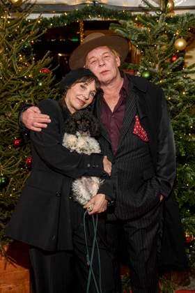 abb: Meret Becker und Ben Becker mit Hund Schauspieler zu gast bei der Premiere des 21. Roncalli Weihnachtscircus im Tempodrom Berlin, am 19.12.2025 in Berlin Berlin Deutschland
