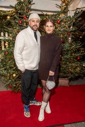 abb: Leni Summer und Tyler von Jascheroff Schauspieler zu gast bei der Premiere des 21. Roncalli Weihnachtscircus im Tempodrom Berlin, am 19.12.2025 in Berlin Berlin Deutschland