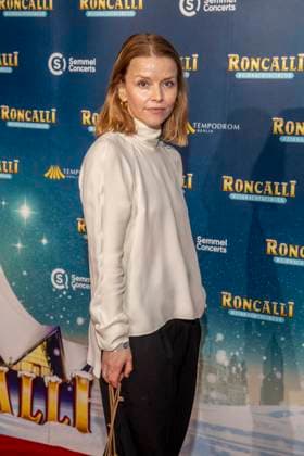 abb: Karoline Schuch Schauspielerin zu gast bei der Premiere des 21. Roncalli Weihnachtscircus im Tempodrom Berlin, am 19.12.2025 in Berlin Berlin Deutschland