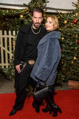abb: Alec Völkel und Johanna Völkel Voelkel Ehepaar Musiker zu gast bei der Premiere des 21. Roncalli Weihnachtscircus im Tempodrom Berlin, am 19.12.2025 in Berlin Berlin Deutschland