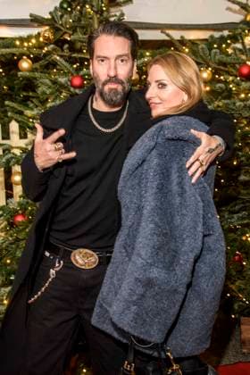 abb: Alec Völkel und Johanna Völkel Voelkel Ehepaar Musiker zu gast bei der Premiere des 21. Roncalli Weihnachtscircus im Tempodrom Berlin, am 19.12.2025 in Berlin Berlin Deutschland