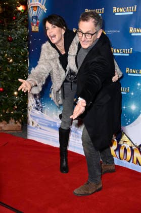 Gerit Kling mit Ehemann Wolfram Becker bei der Premiere des 21. Original Roncalli Weihnachtscircus 2025 im Tempodrom. Berlin, 19.12.2025