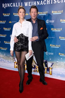 Melanie Wolf mit Ehemann Peter Wolf bei der Premiere des 21. Original Roncalli Weihnachtscircus 2025 im Tempodrom. Berlin, 19.12.2025