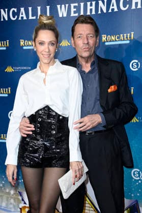 Melanie Wolf mit Ehemann Peter Wolf bei der Premiere des 21. Original Roncalli Weihnachtscircus 2025 im Tempodrom. Berlin, 19.12.2025