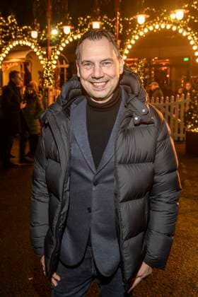 abb: Sebastian Fitzek Autor zu gast bei der Premiere des 21. Roncalli Weihnachtscircus im Tempodrom Berlin, am 19.12.2025 in Berlin Berlin Deutschland