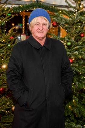 abb: Detlev Buck Schauspieler Pudelmuetze zu gast bei der Premiere des 21. Roncalli Weihnachtscircus im Tempodrom Berlin, am 19.12.2025 in Berlin Berlin Deutschland