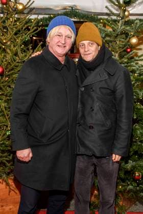 abb: August Diehl, Detlev Buck Schauspieler Pudelmuetze zu gast bei der Premiere des 21. Roncalli Weihnachtscircus im Tempodrom Berlin, am 19.12.2025 in Berlin Berlin Deutschland