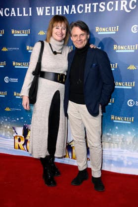 Wolfgang Bahro mit Ehefrau Barbara Bahro bei der Premiere des 21. Original Roncalli Weihnachtscircus 2025 im Tempodrom. Berlin, 19.12.2025