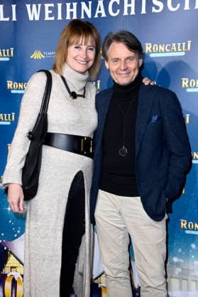 Wolfgang Bahro mit Ehefrau Barbara Bahro bei der Premiere des 21. Original Roncalli Weihnachtscircus 2025 im Tempodrom. Berlin, 19.12.2025